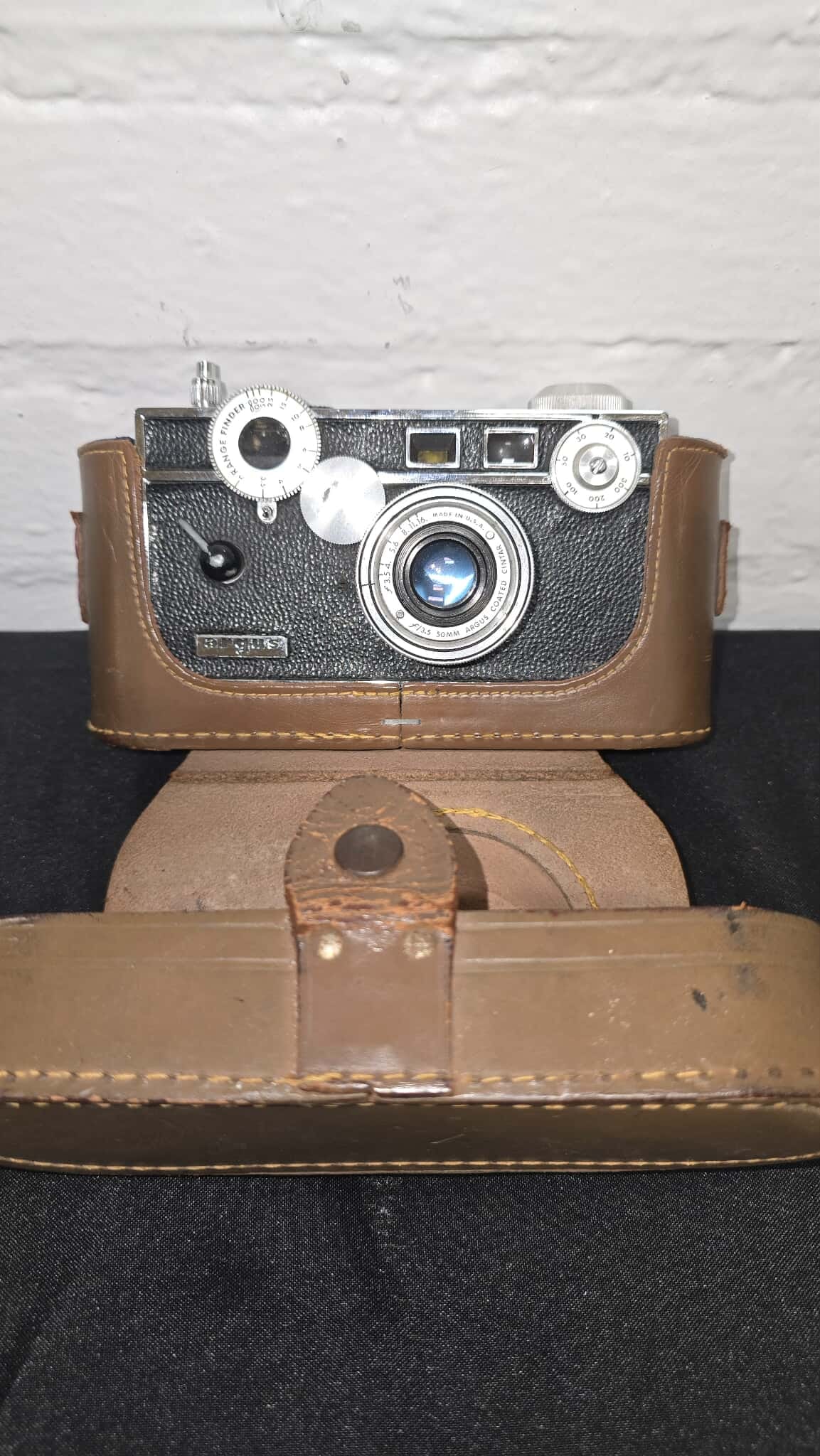Vintage Argus Rangefinder Camera – 50mm f/3.5 Lens – With Original Leather Case (USA) (1 of 7)