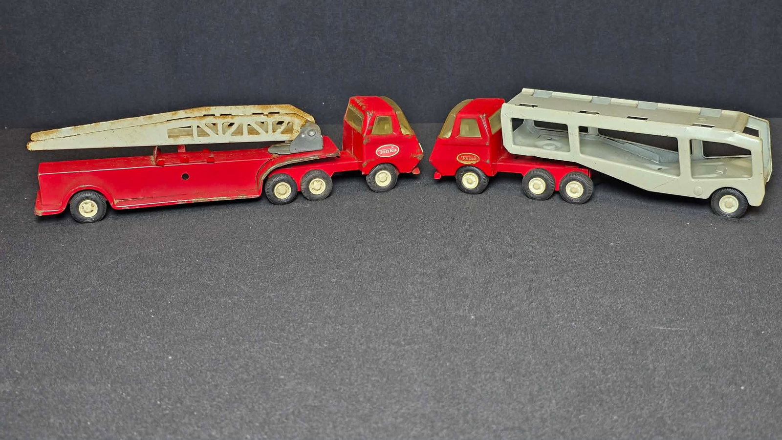 Vintage Tonka Pressed Steel Fire Truck & Car Carrier Set (1 of 8)