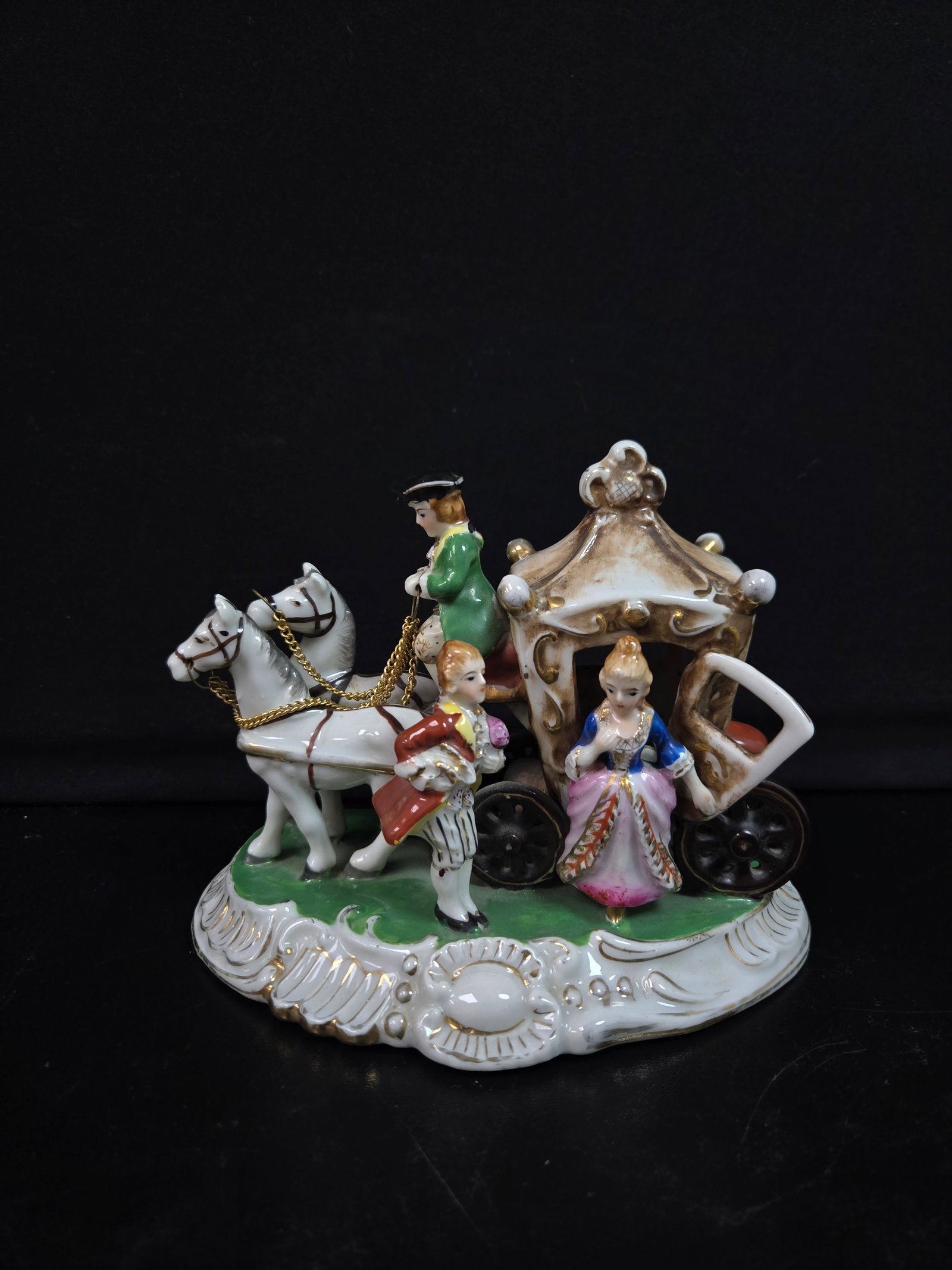 Vintage Porcelain Carriage Statuette (1 of 4)