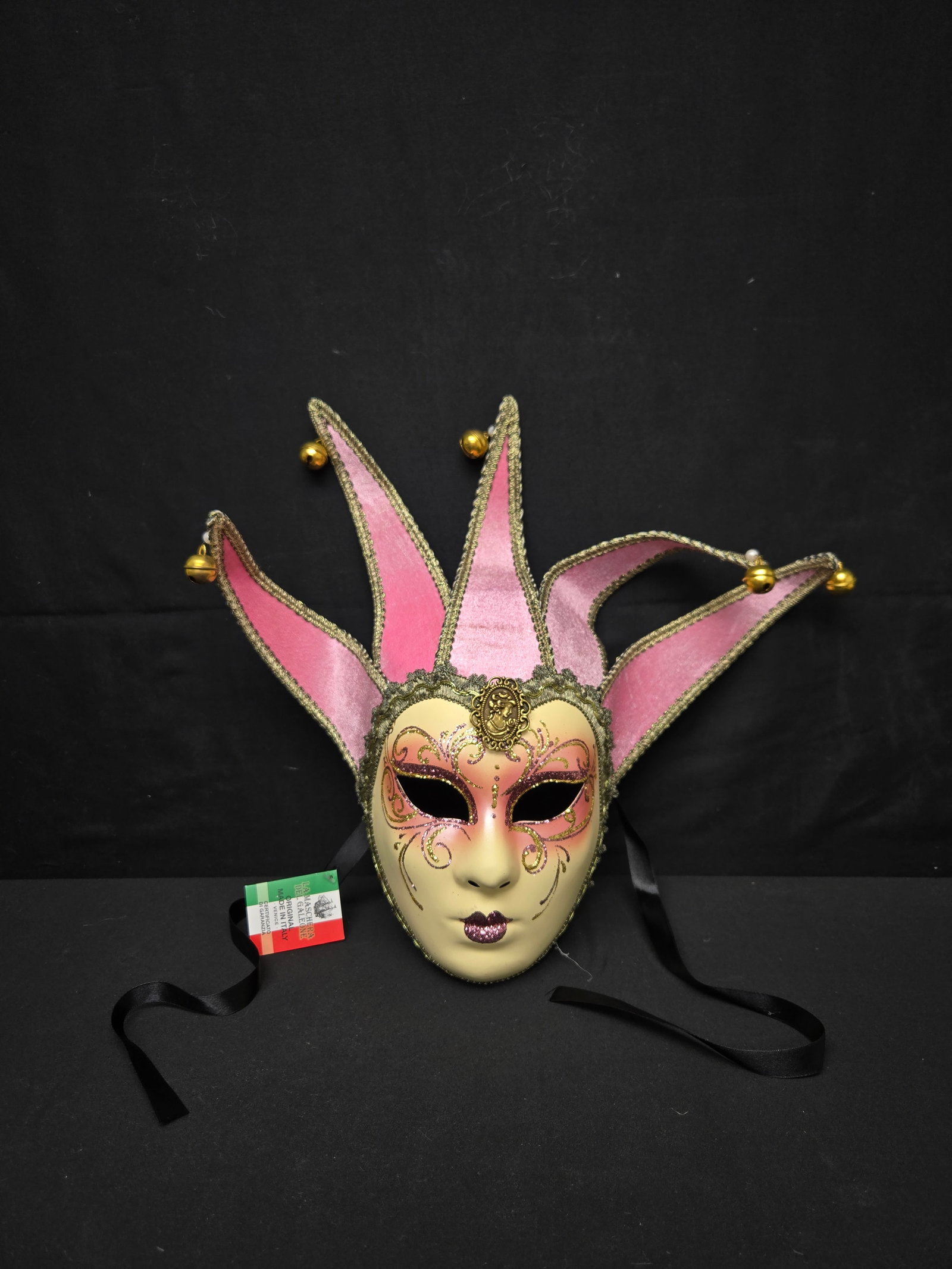 Venetian Commedia Dell'Arte Mask: Pink and gold Commedia Dell'Arte mask. Handmade in Venice, Italy with respect to original designs and traditions developed during the 17th century. Made with velvet, bells, glitter, ribbon and large