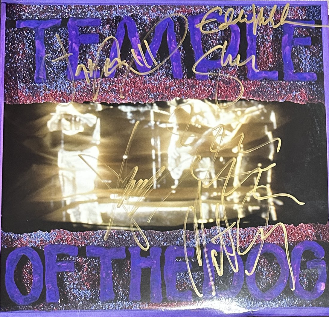 Temple of the Dog Autographed Album RARE PIECE Chris Cornell: Album signed by the Entire Lineup. This is a grunge supergroup.Members of Soundgarden Pearl Jam.Chris CornellJeff AmentMatt CameronStone GossardMike McCreadyEddie VedderTemple of the Dog was an Americ