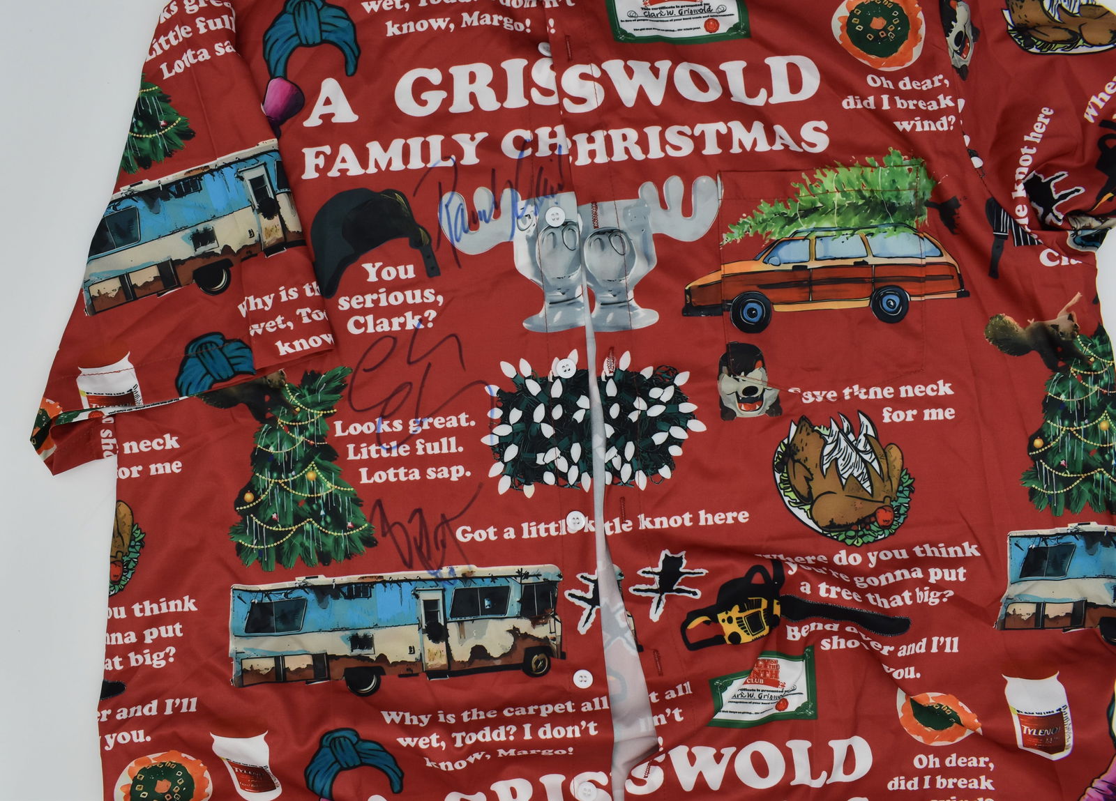 Griswold Family Christmas shirt signed by Chevy Chase , Randy Quaid , and Beverly D'angelo: If you have any questions about an item, please message on LiveAuctioneers or send an email to bids@hiramsah.com . Displays listed are mockup photos unless listed differently in the description, the i