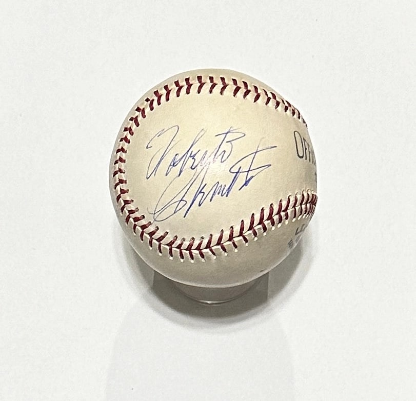 Roberto Clemente autographed baseball (1 of 1)