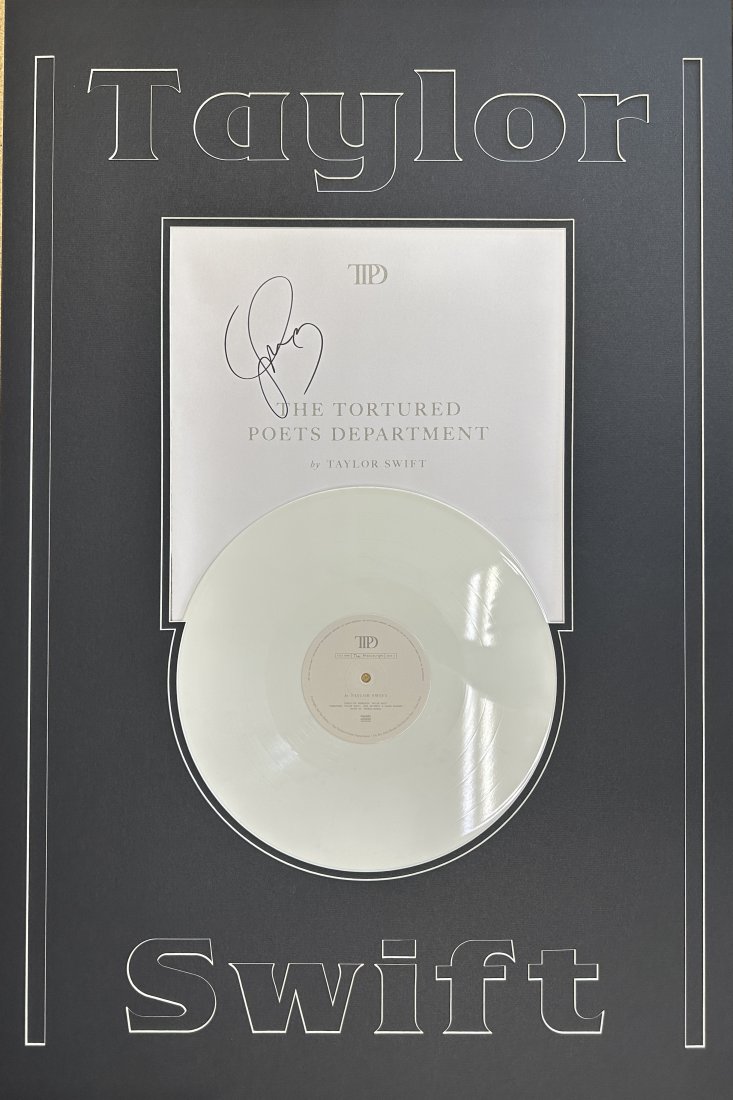 Taylor Swift Autographed ALBUM Display! (1 of 1)