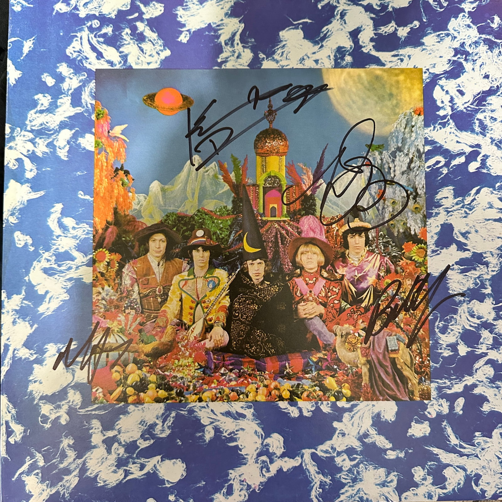The Rolling Stones Autographed Album W/COA WATTS KEITH MICK BILL: If you have any questions about an item, please message on LiveAuctioneers or send an email to bids@hiramsah.com . Displays listed are mockup photos unless listed differently in the description, Displ