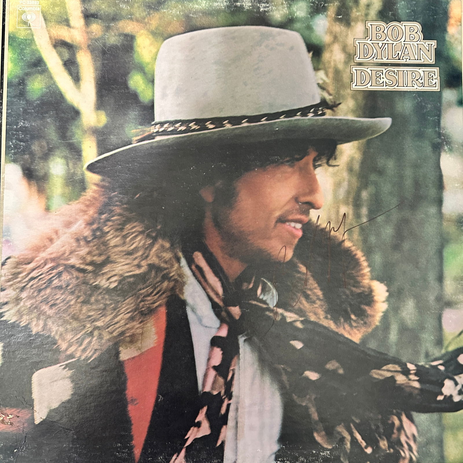 Bob Dylan Autographed Album: If you have any questions about an item, please message on LiveAuctioneers or send an email to bids@hiramsah.com . Displays listed are mockup photos unless listed differently in the description, Displ