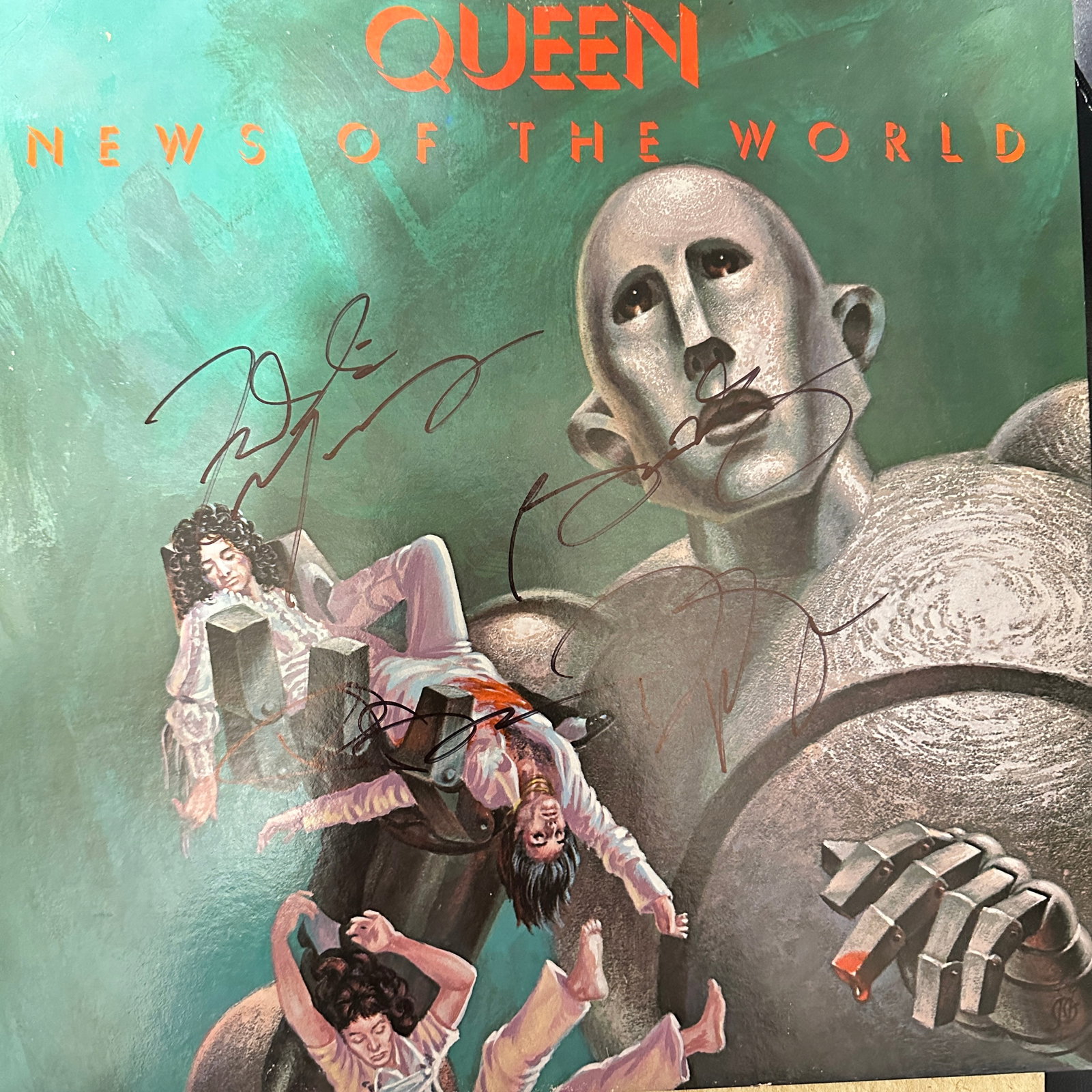 Queen Autographed Album RARE FREDDIE BRIAN JOHN ROGER W/COA: If you have any questions about an item, please message on LiveAuctioneers or send an email to bids@hiramsah.com . Displays listed are mockup photos unless listed differently in the description, Displ