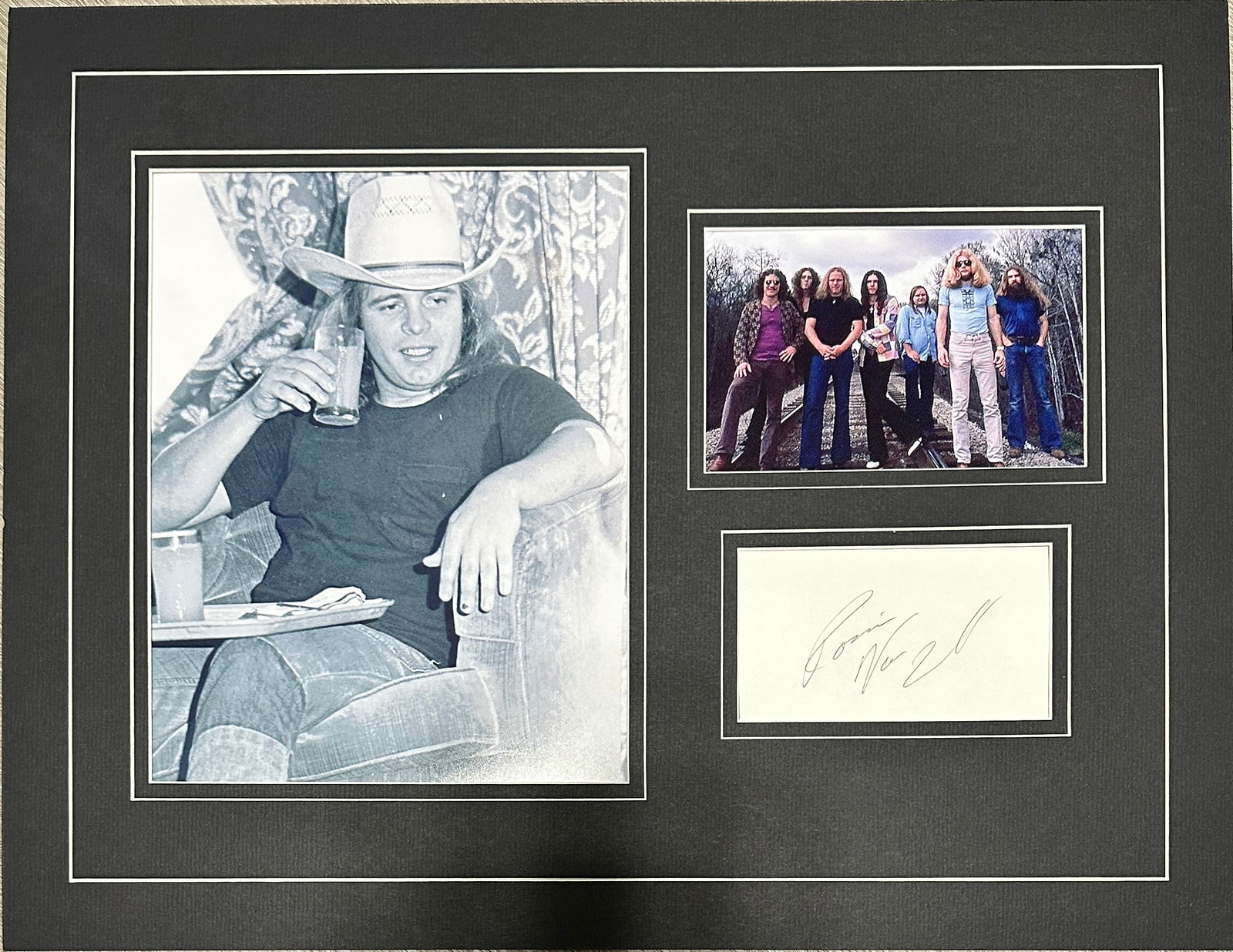 Ronnie Van Zant Autographed Display: If you have any questions about an item, please message on LiveAuctioneers or send an email to bids@hiramsah.com . Displays listed are mockup photos unless listed differently in the description, Displ