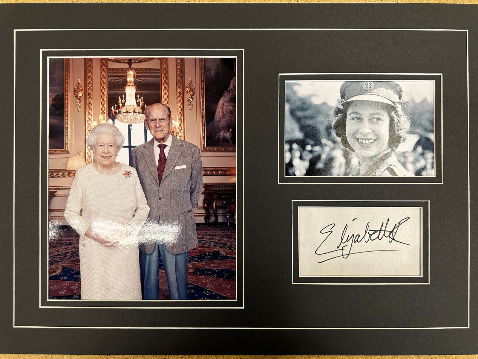 Queen Elizabeth  AUTOGRAPHED Custom Display w/COA (1 of 2)