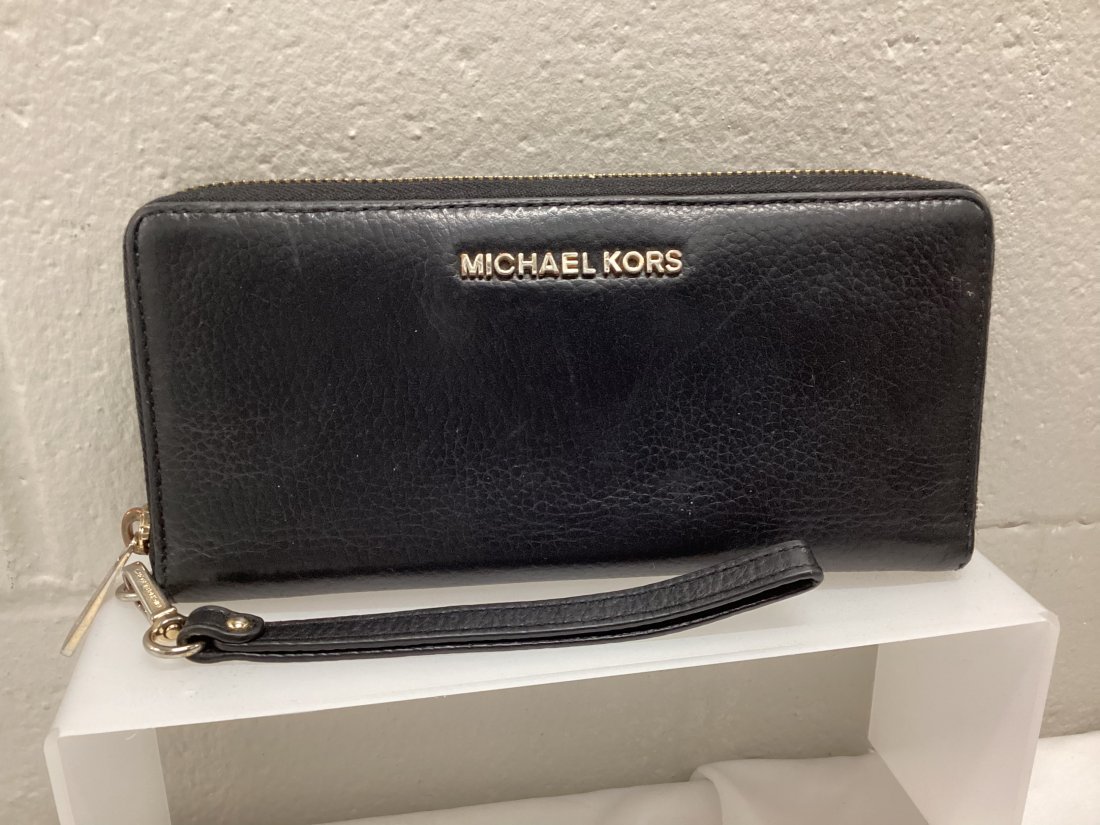 Michael Kors Wallet (1 of 3)