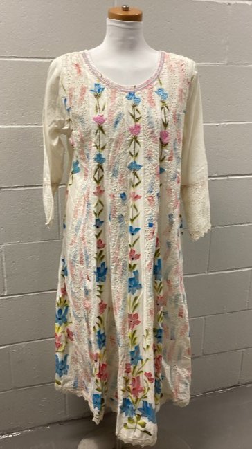 Beaded Eyelet & Lace Detail Dress: Size XL, Size Tag Only