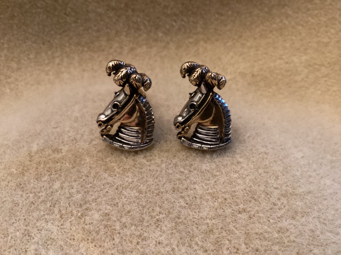Pair of Vintage Circus/ War Horse Cufflinks: Cufflinks unmarked