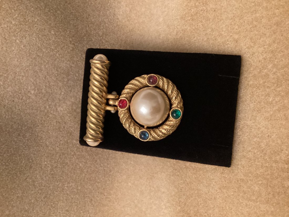 Vintage Baroque Style Brooch: 2.25”