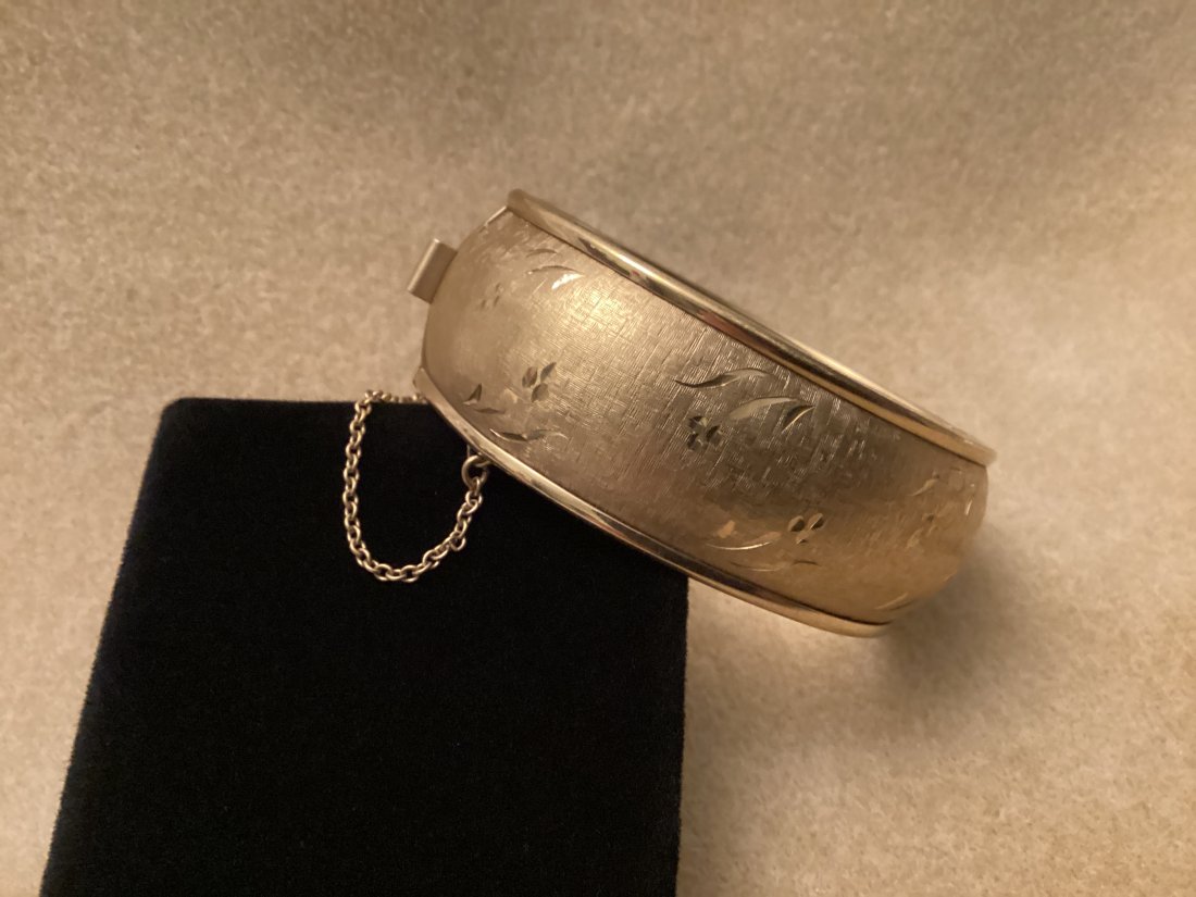 Vintage 12K Gold Filled Hinged Bangle Bracelet (1 of 4)