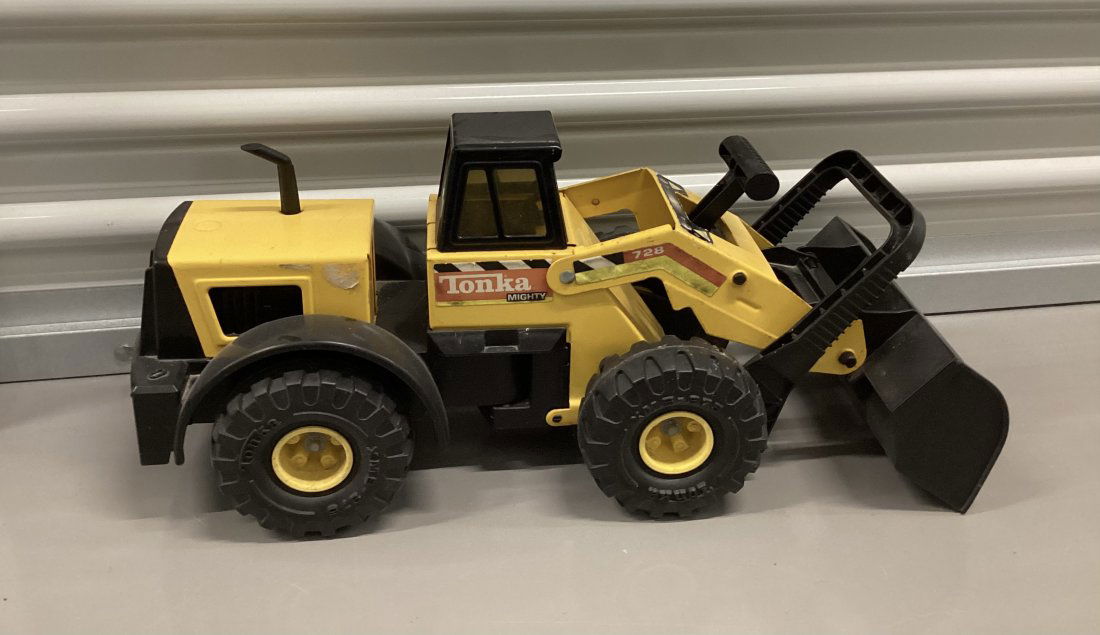 1990s Mighty Tonka Front End Loader (1 of 2)