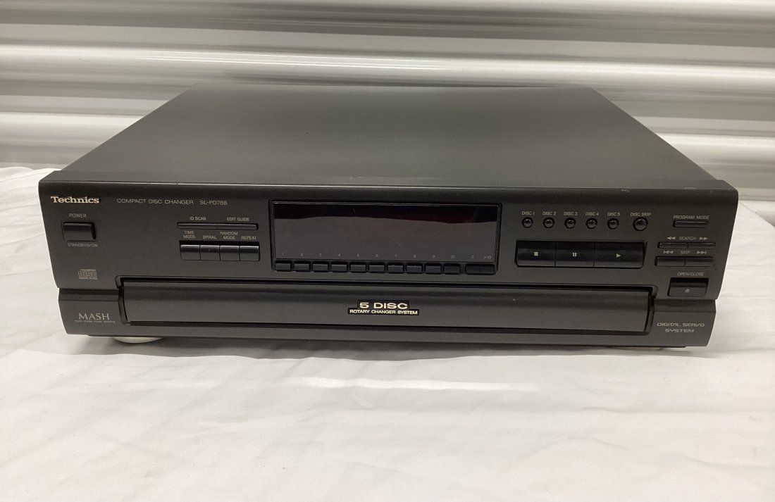 Technics 5 Disc CD Player (1 of 3)