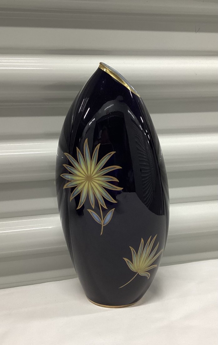 Hutschenreuther German Echt Kobalt Dahlia Vase (1 of 3)