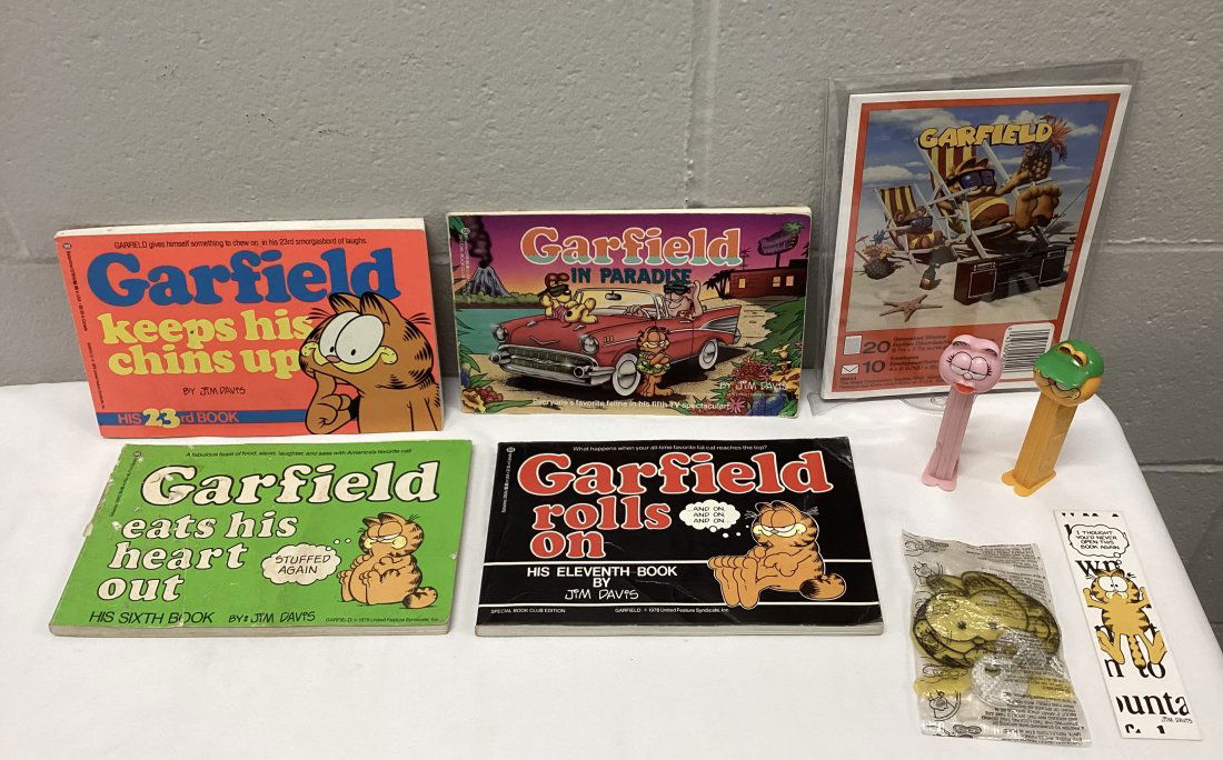 Vintage Garfield Lot incl. Reflector, Comic Books, Pez: Two first edition