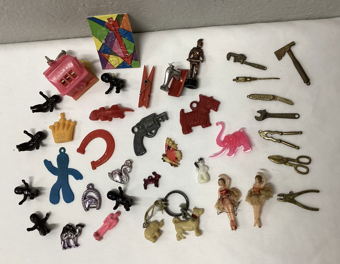 Vintage Cracker Jack Prizes & Other Miniatures (1 of 3)