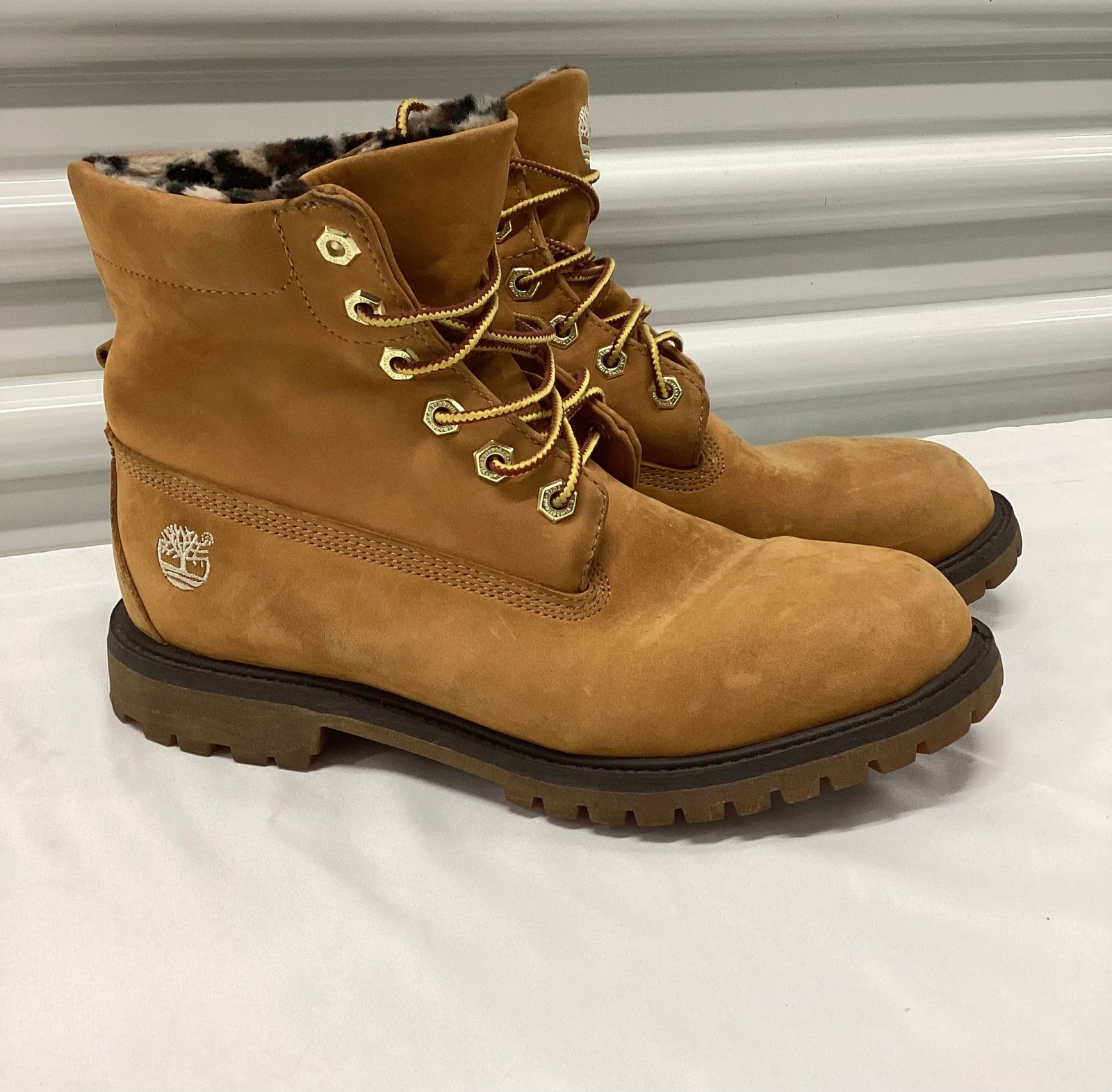 Womens Timberland Genuine Leather Boots with Leopard Print Lining (1 of 6)