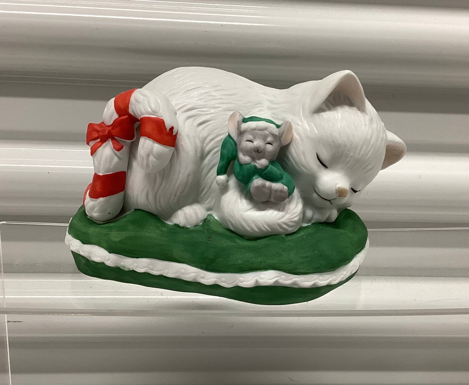 1991 Hamilton Gifts Musical Christmas Cat: Plays We Wish You A Merry Christmas 5 inches