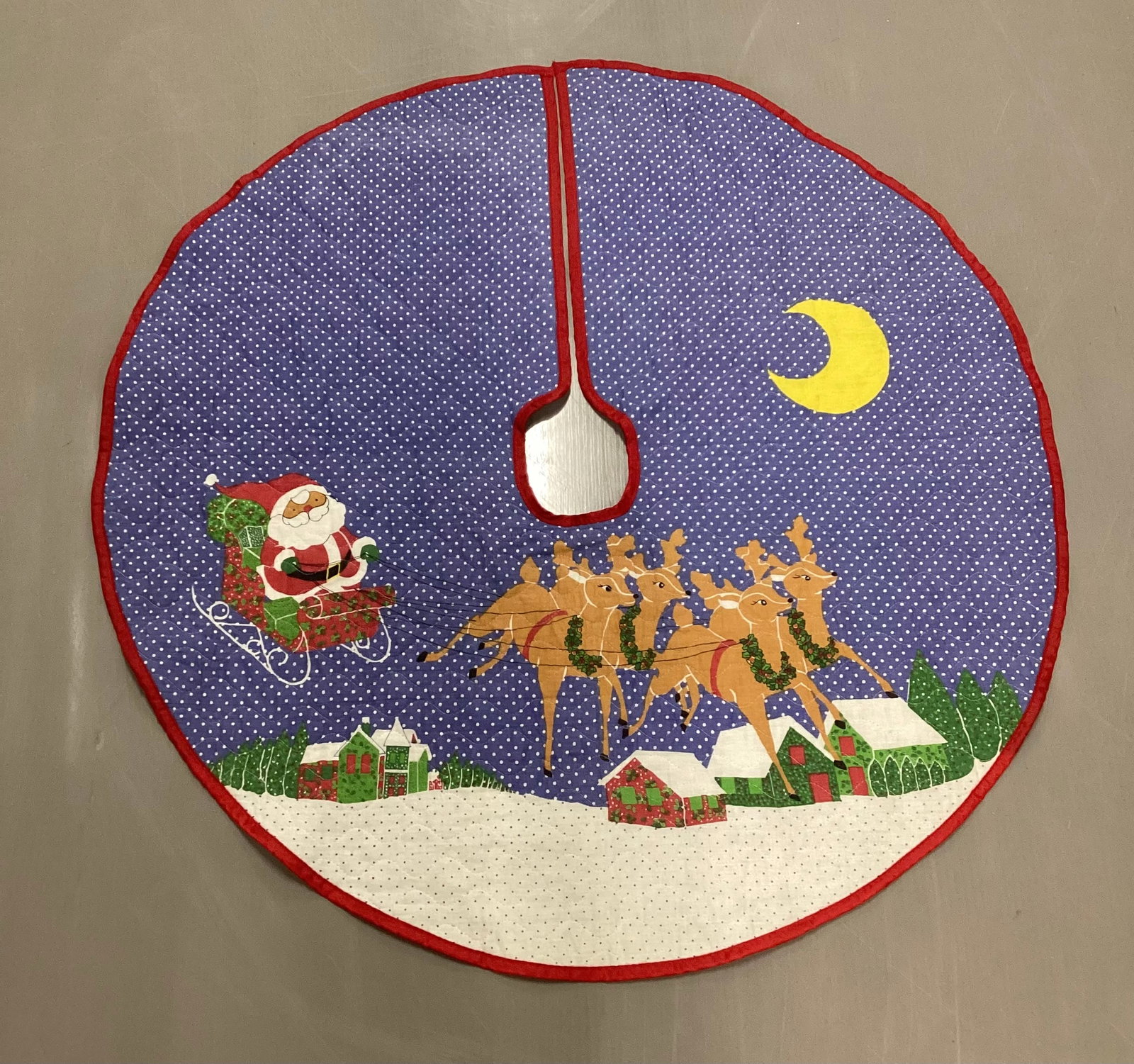 Vintage Quilted Tree Skirt: 33 inches