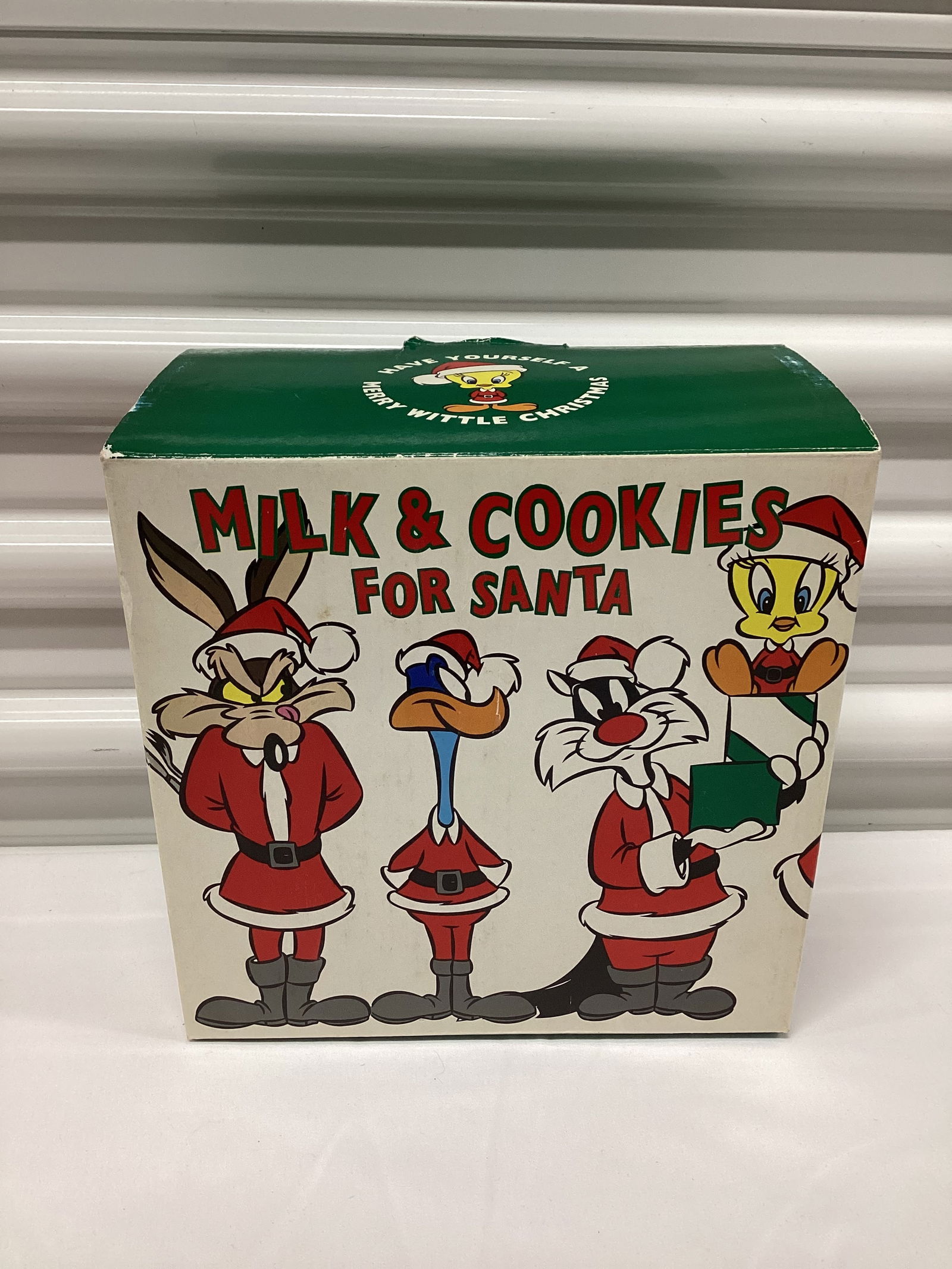 Looney Toons Milk & Cookies For Santa Plate & Mug Set in the box (1 of 4)
