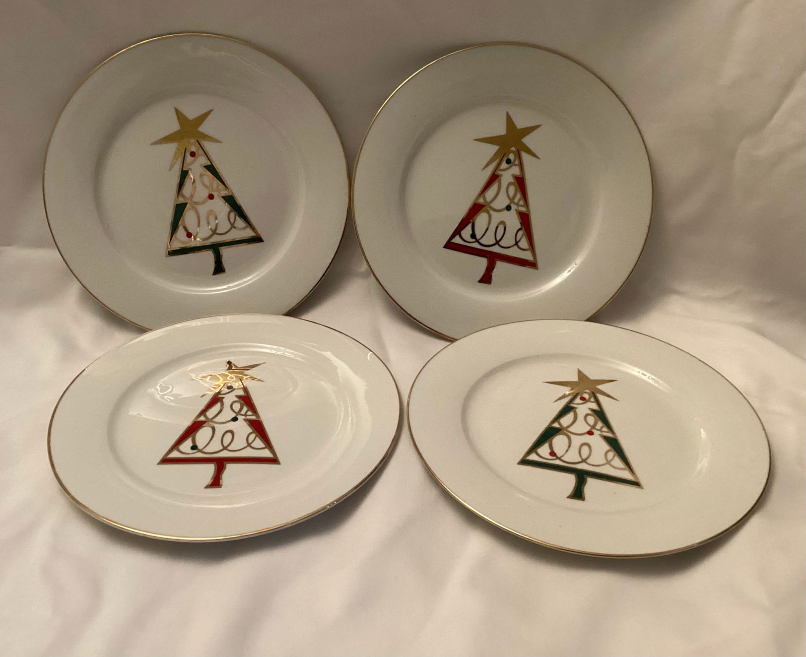 Set of Four Pier One Christmas Tree Plates (1 of 3)