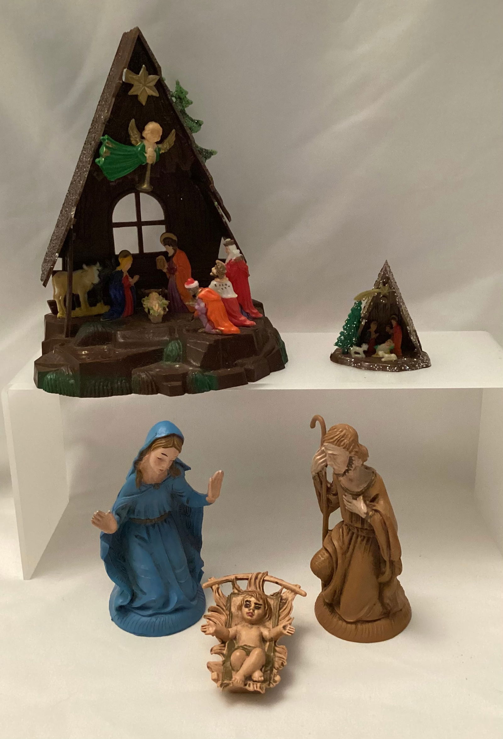 Plastic Nativity Scenes & Italian Nativity Figures (1 of 4)