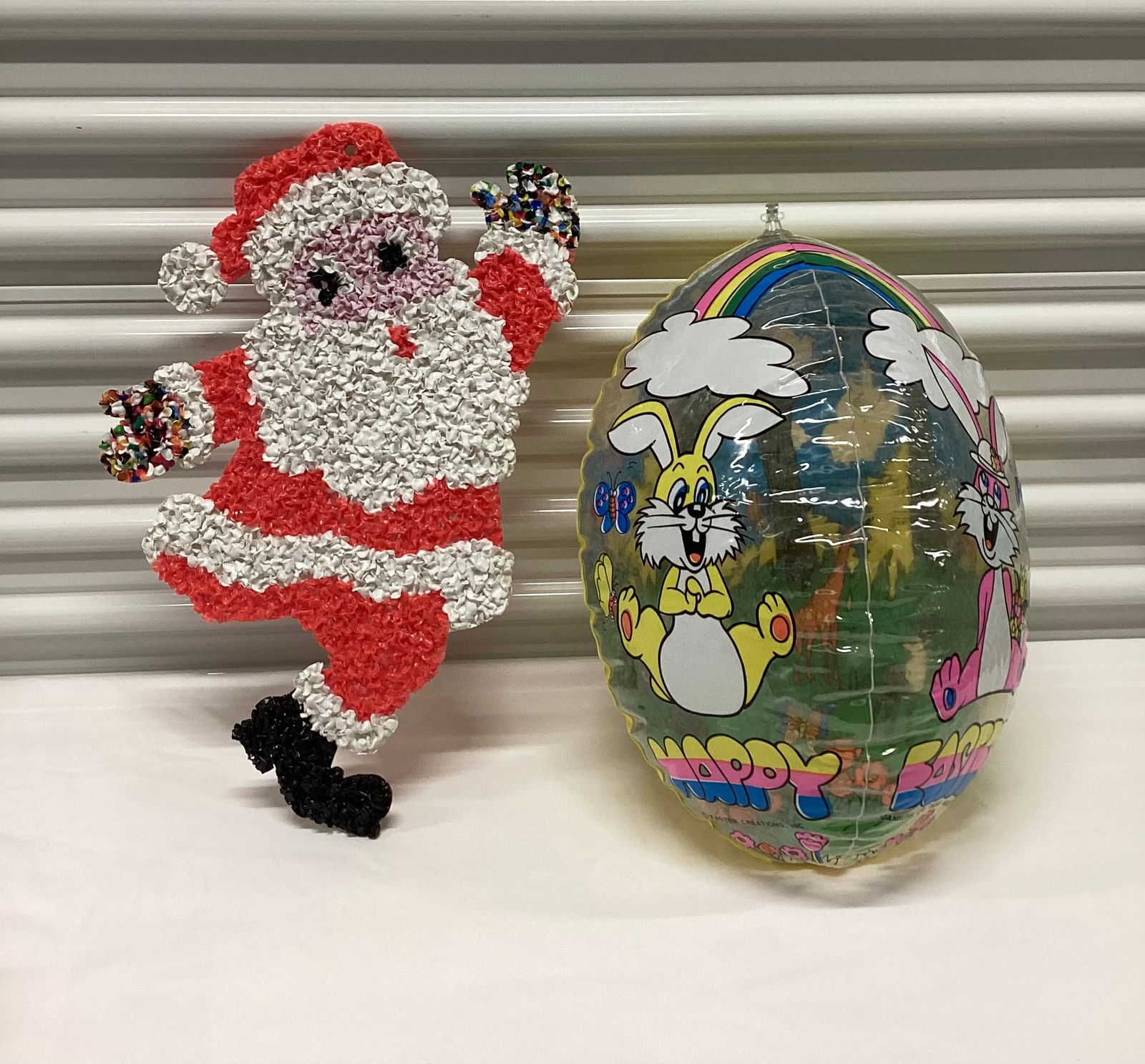 Vintage Easter Creations Blow Up Egg & Popcorn Santa: Santa missing one foot