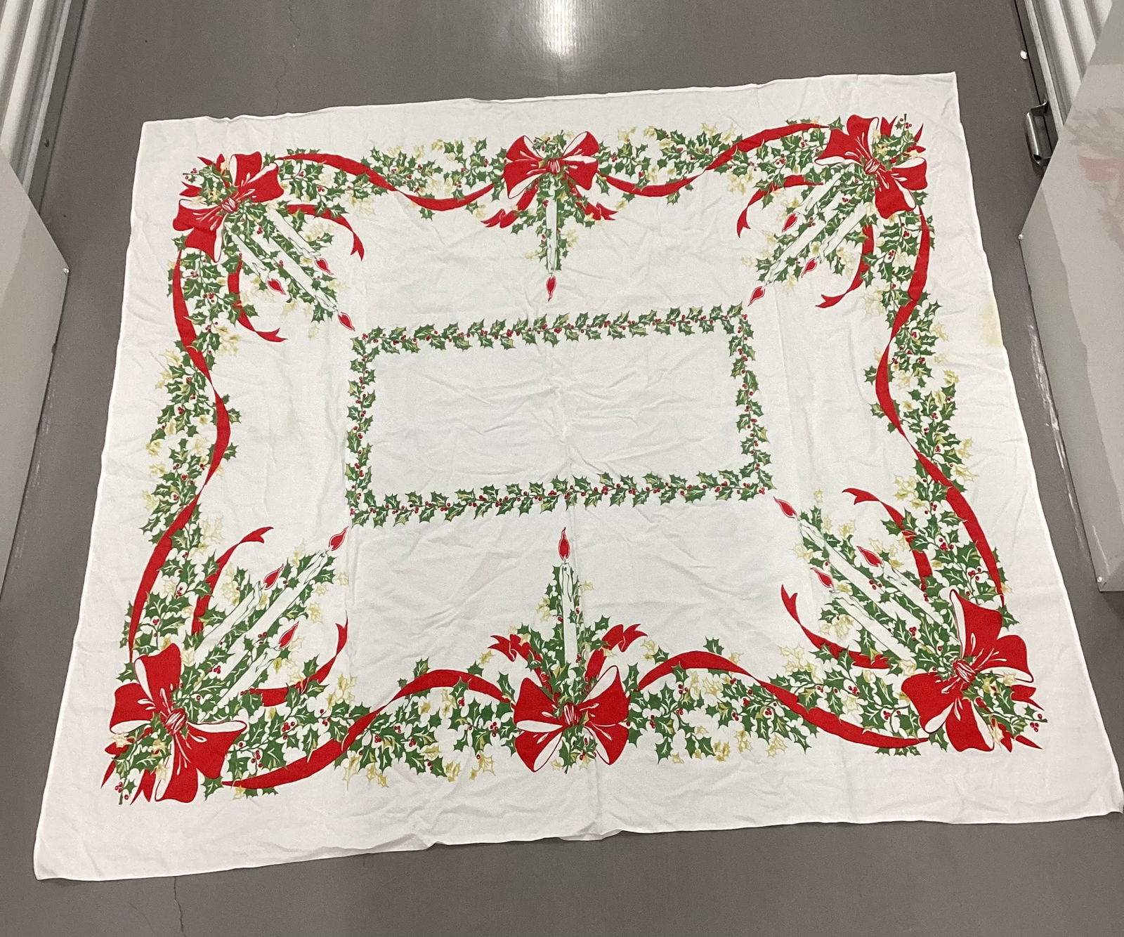 Vintage Christmas Tablecloth: 51.5x53.5