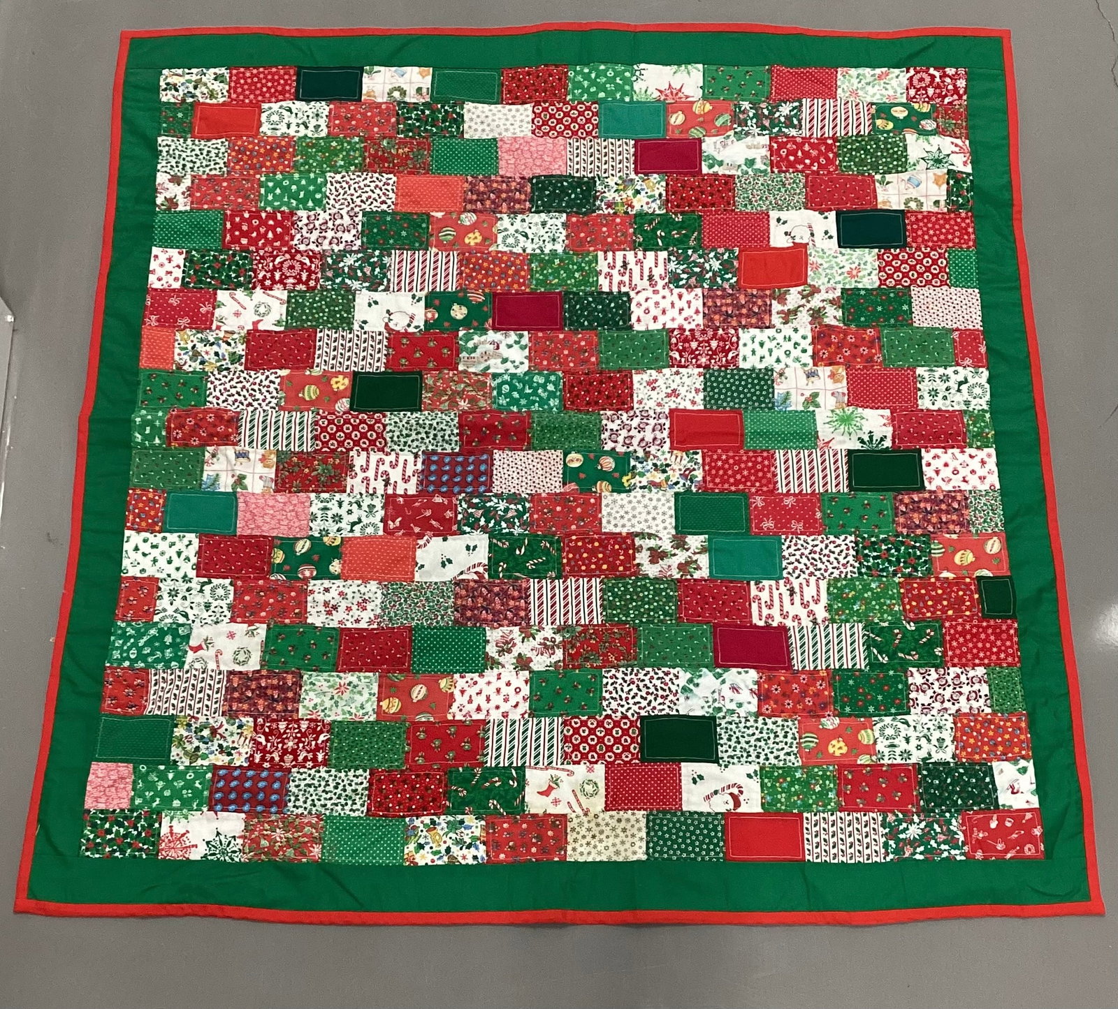 Vintage Quilted Christmas Throw: 40x40
