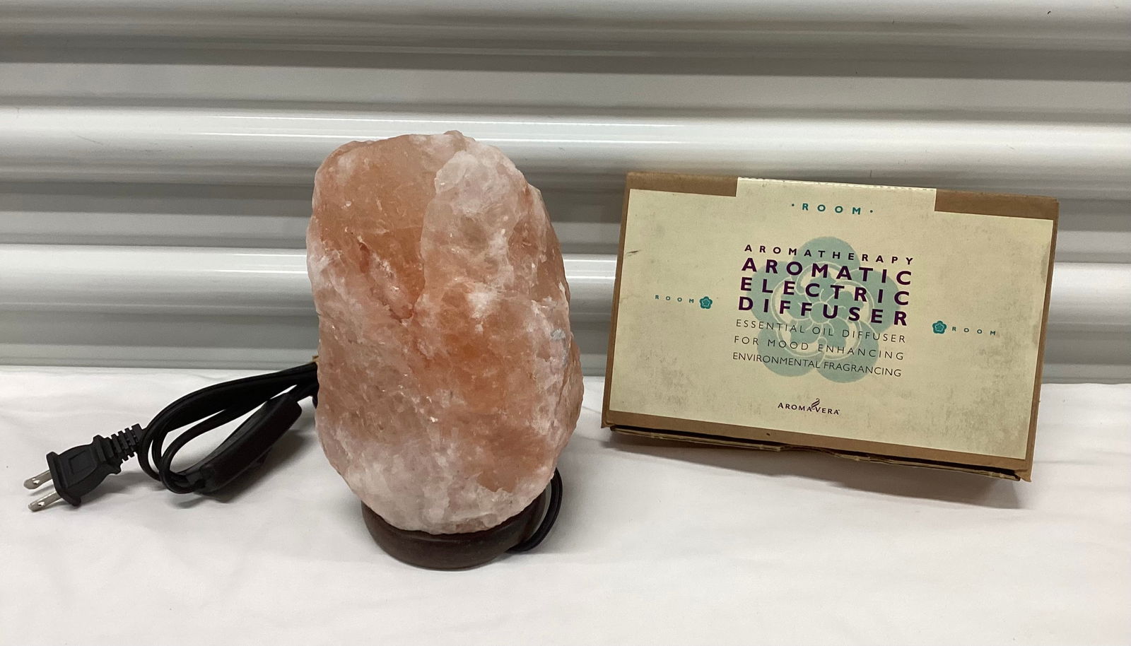 Aromatic Room Diffuser & Himalayan Salt Lamp (1 of 5)
