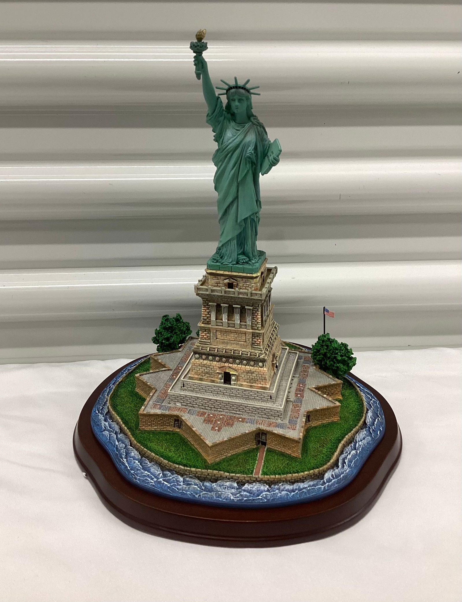 The Danbury Mint Statue of Liberty (1 of 5)