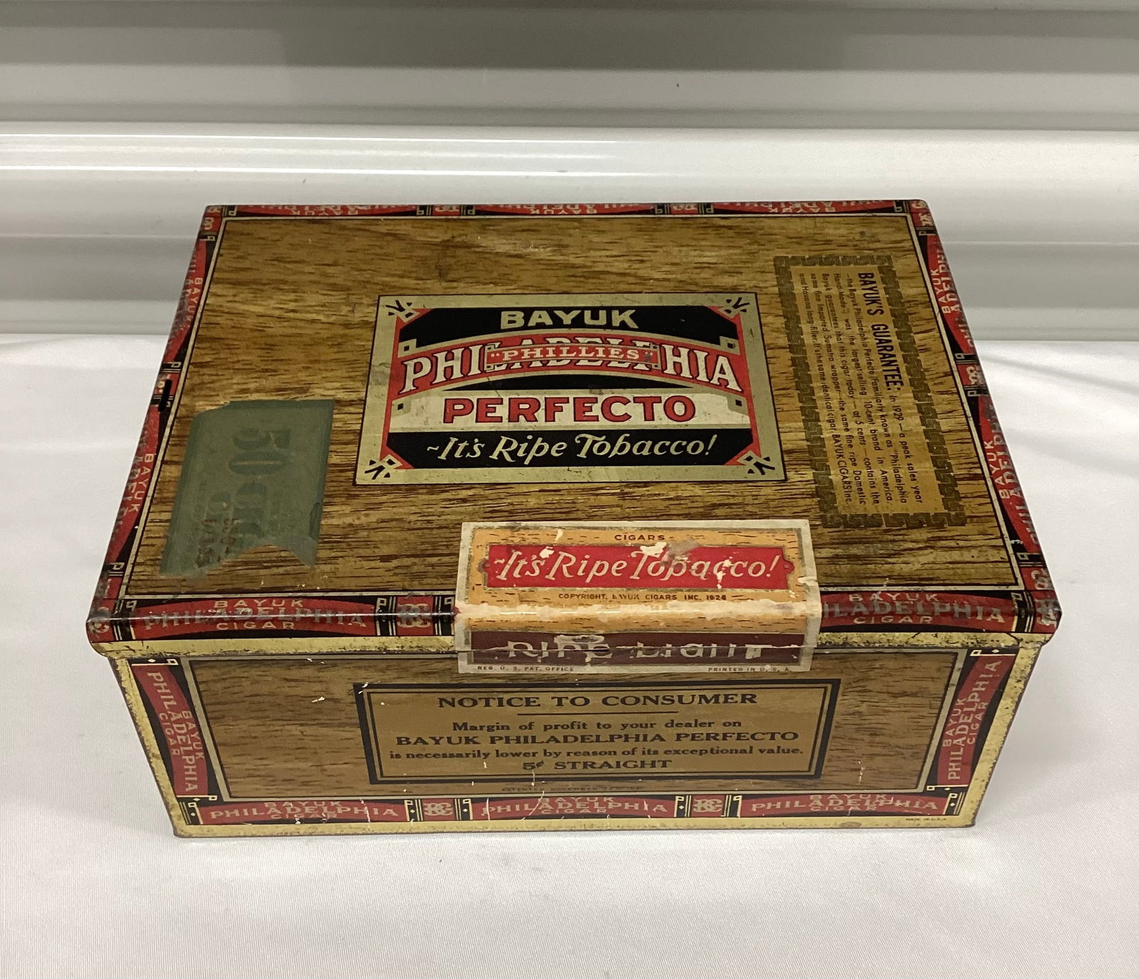 Vintage Bayuk Philadelphia Phillies Perfecto Tin Cigar Box (1 of 6)