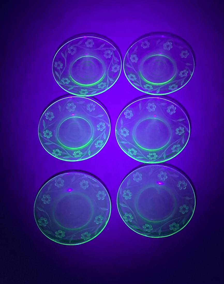 Set of 7 Uranium Glass Side Plates & Amber Platter (1 of 5)
