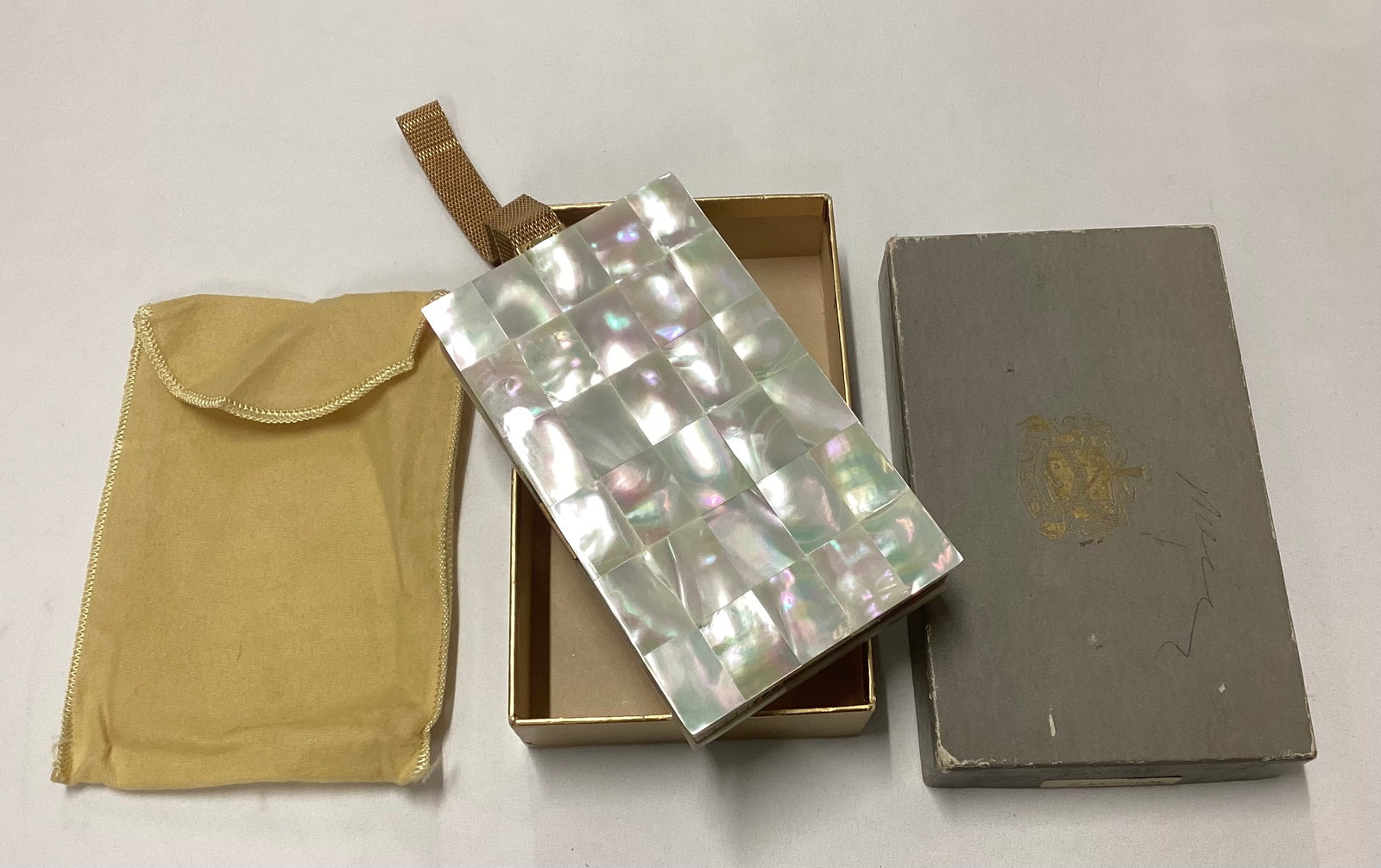 Stunning 1940s Evans Elegance Mother of Pearl Minaudiere Wristlet (1 of 9)