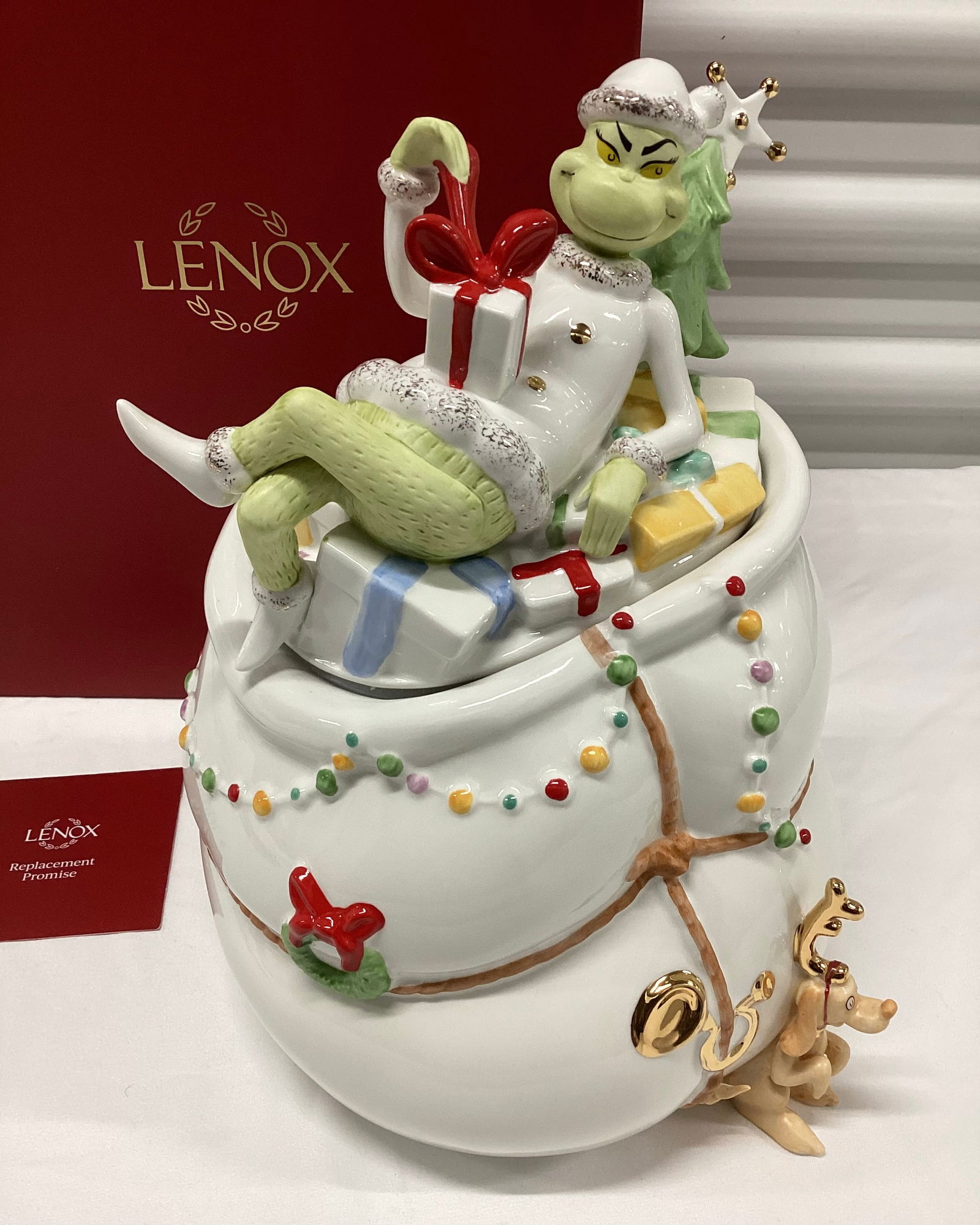 Lenox Merry Grinchmas Cookie Jar (1 of 7)