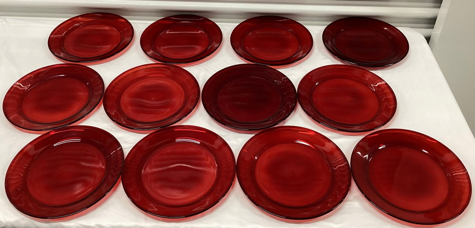 Set of 12 Holiday Ready Arcoroc France Classique Ruby Red Plates (1 of 3)