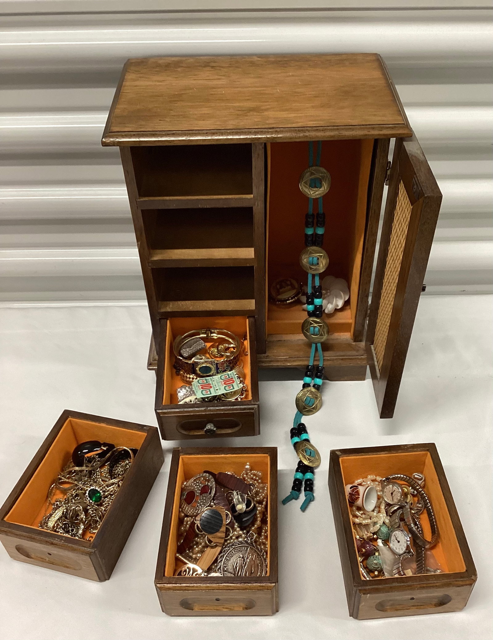 Jewelry Box Full of Vintage Jewelry: Box 11.5x9.25x6