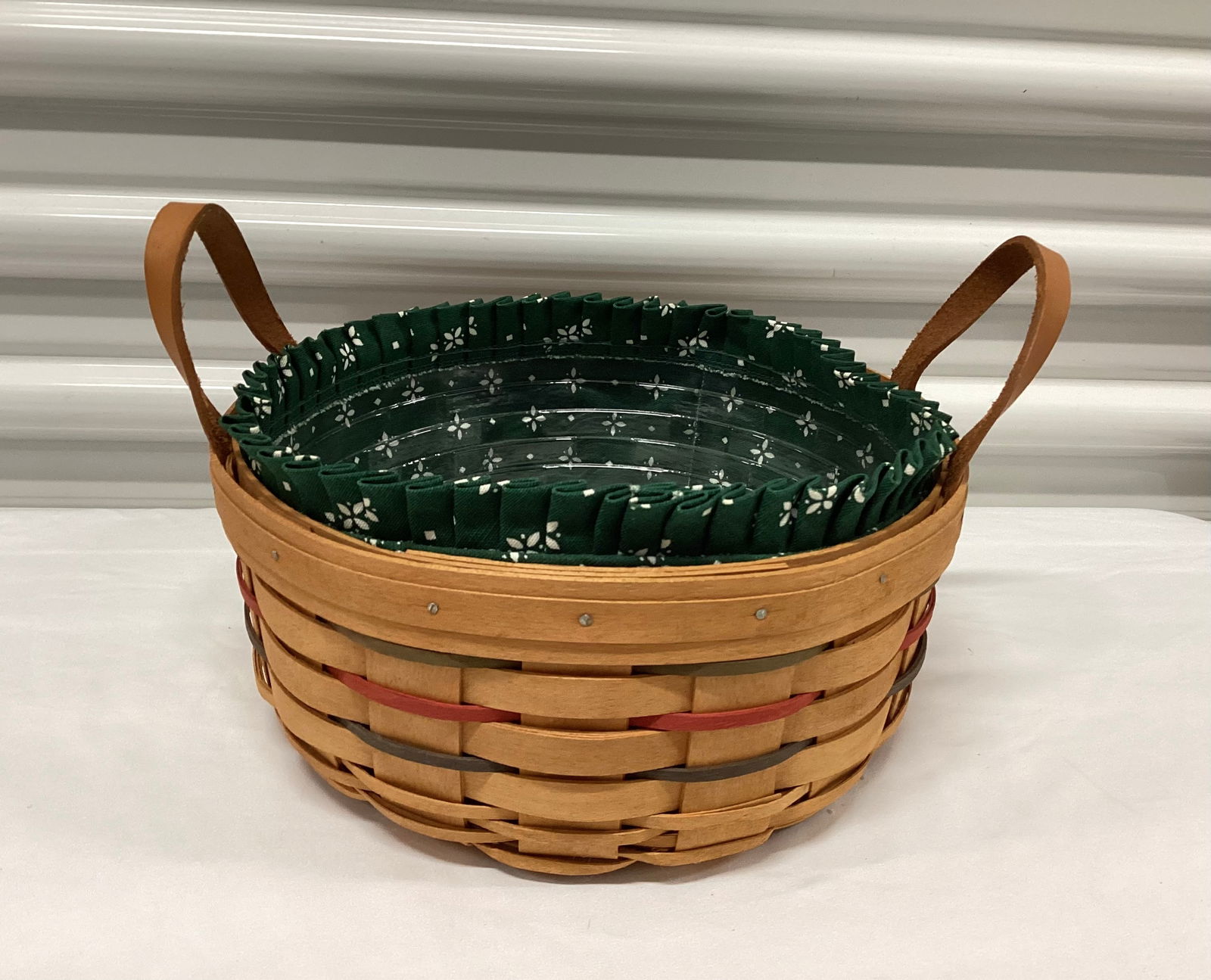 1995 Signed Longaberger Round Basket with Fabric & Plastic Inserts (1 of 4)