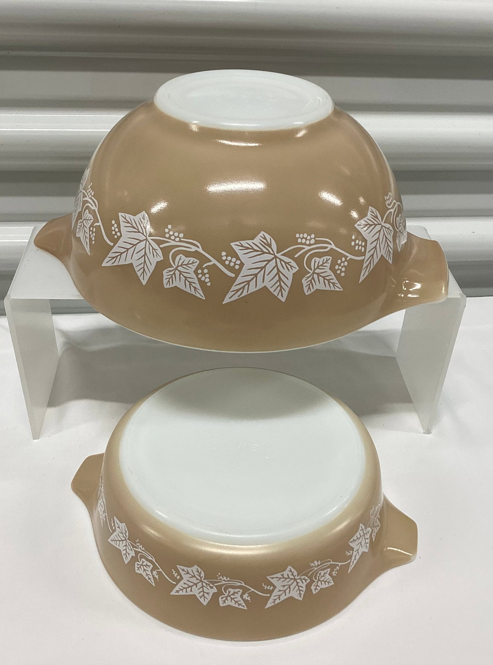 Pyrex Sandalwood Cinderella Bowl 442 & Lidded Casserole: No Chips on Bowls