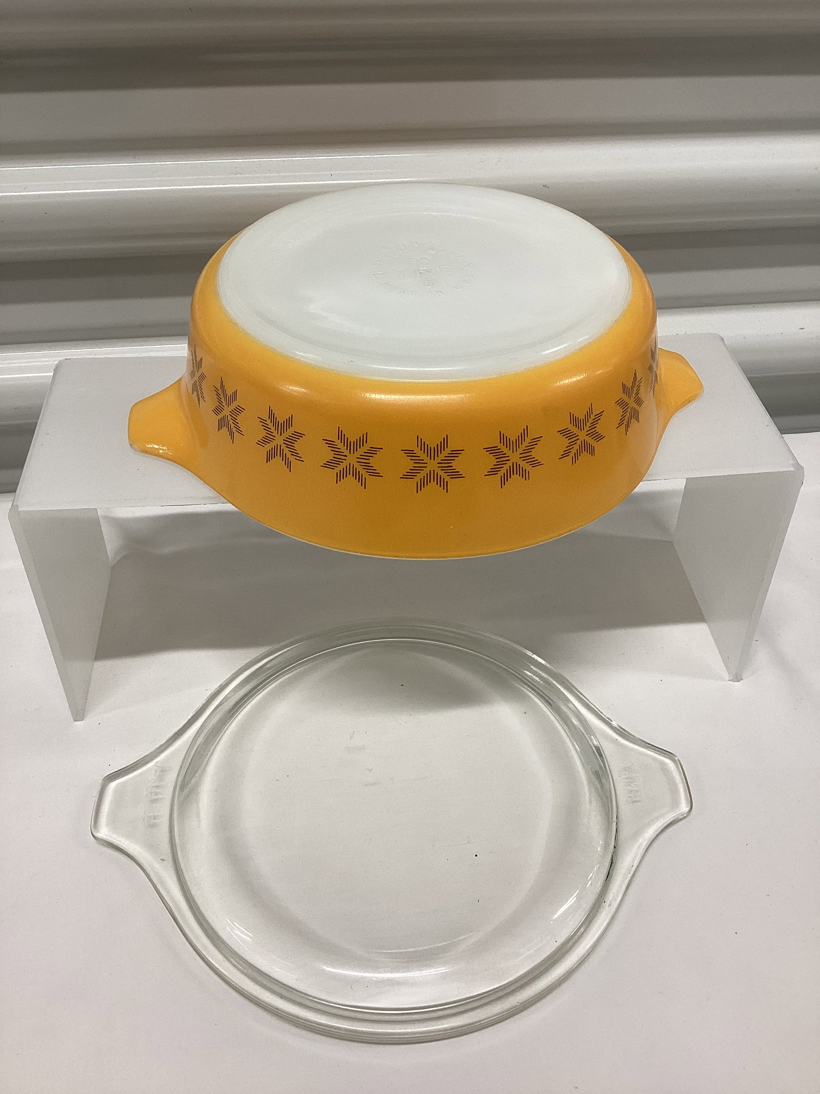 Pyrex Town & Country Cross Stitch Lidded Casserole 471: No Chips