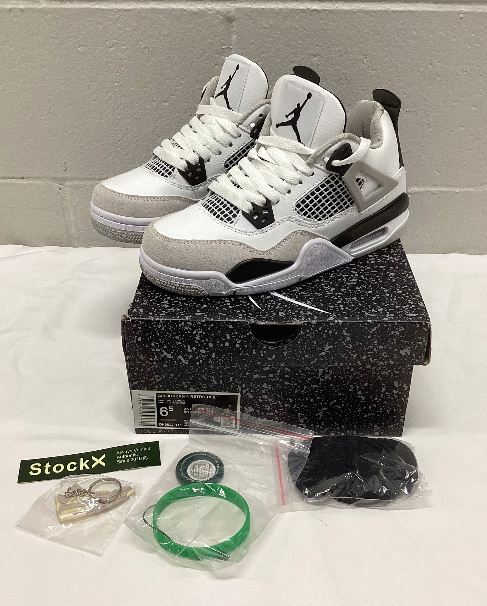 Nike Air Jordan 4 Retro (1 of 10)