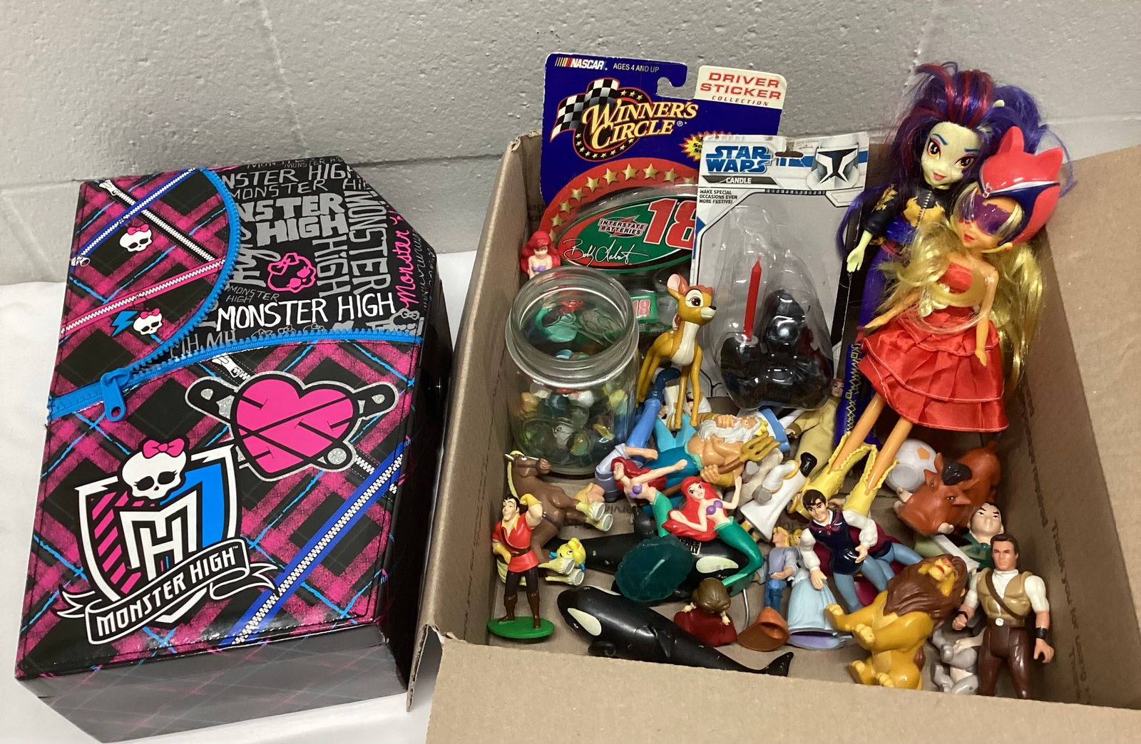 Box of Toys incl Disney Marbles Monster High (1 of 4)