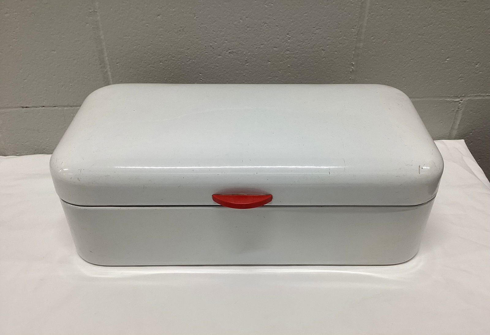 1940s Porcelain Enamel Bread Box (1 of 6)