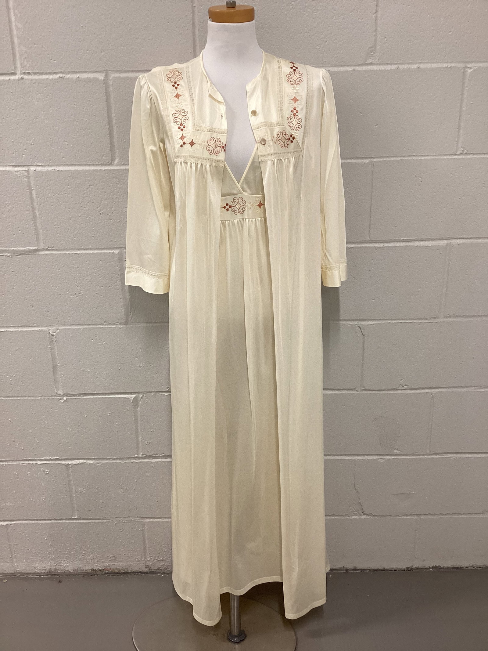 Vintage JC Penny Union Tag Two Piece Full Length Deep V Nightie & Robe Set: Size M. Made in USA
