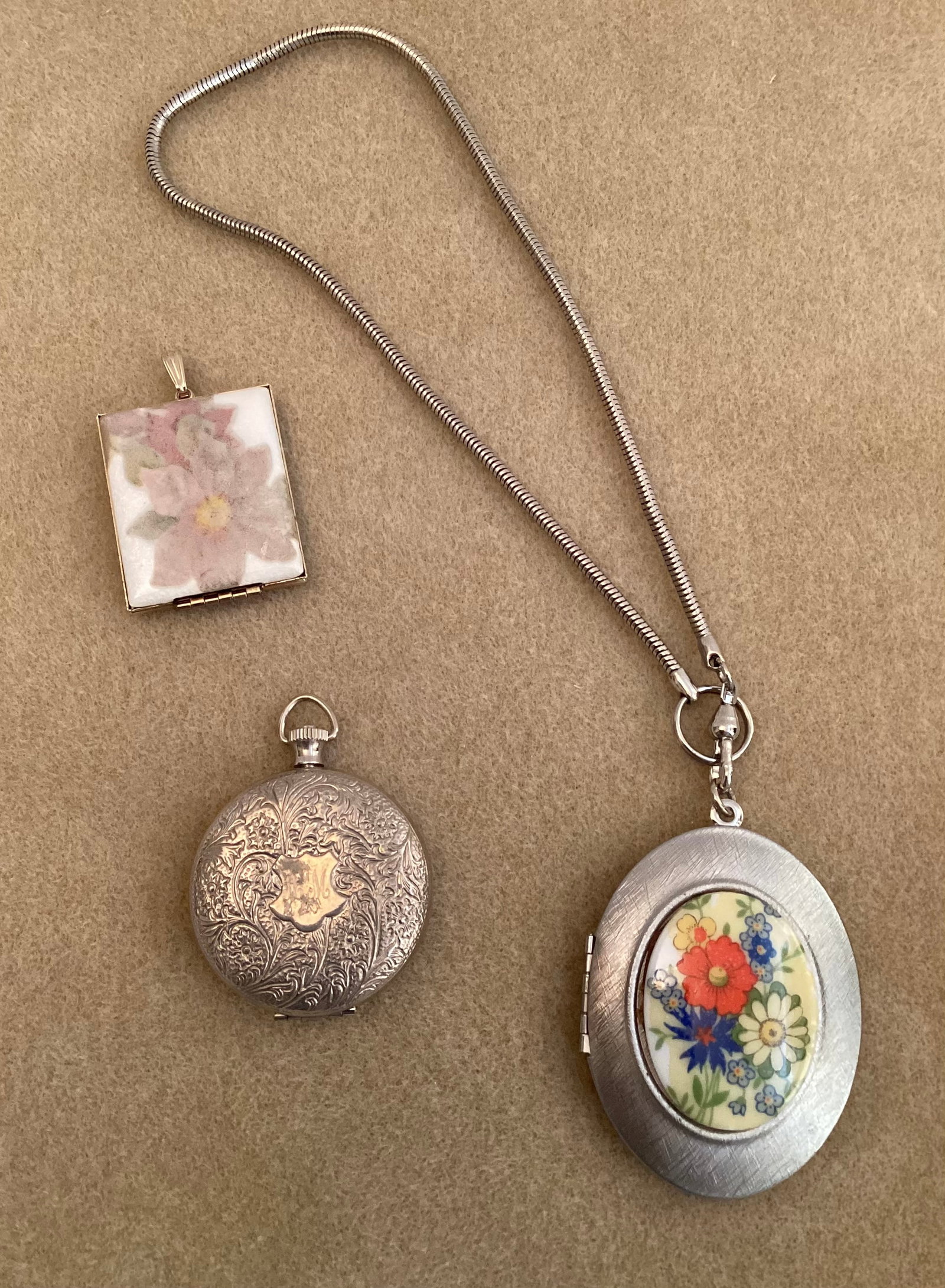 Vintage Lockets: Largest 3 inches