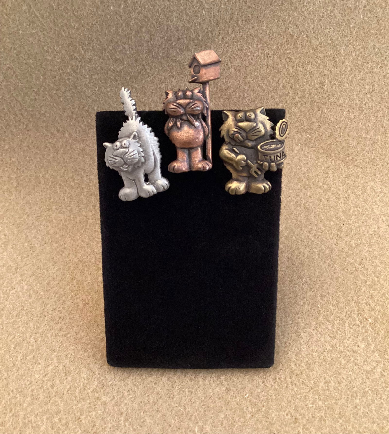 Set of Three Vintage Signed JJ Brushed Silver, Brass & Copper Tone Cat Pins (1 of 4)