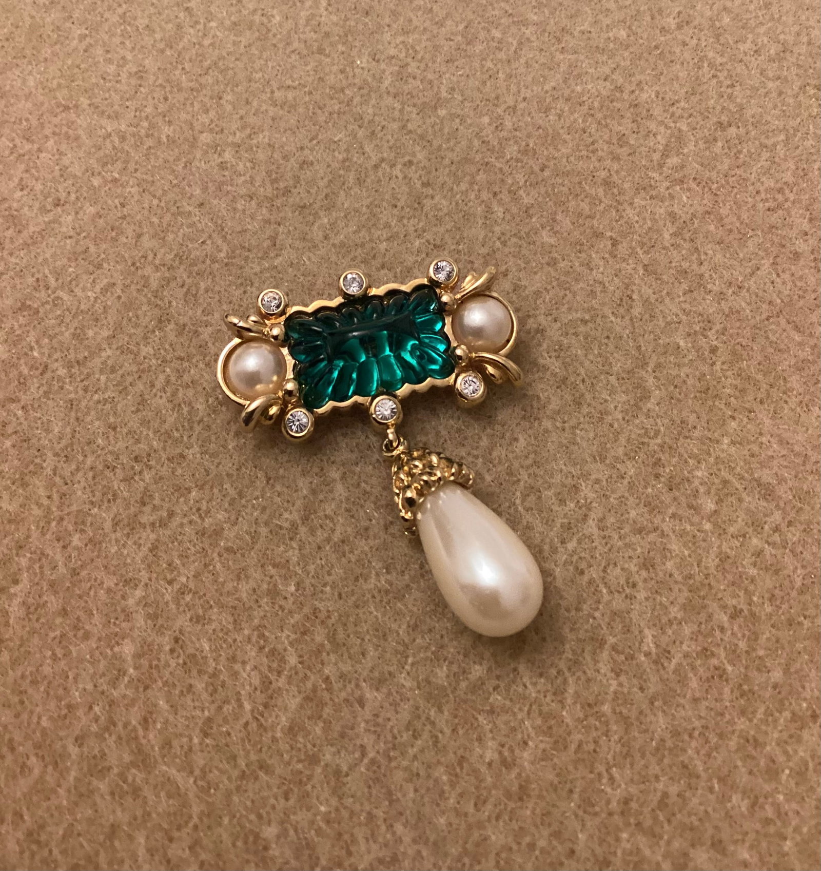 Hutton Wilkinson Brooch: 1.75 inches